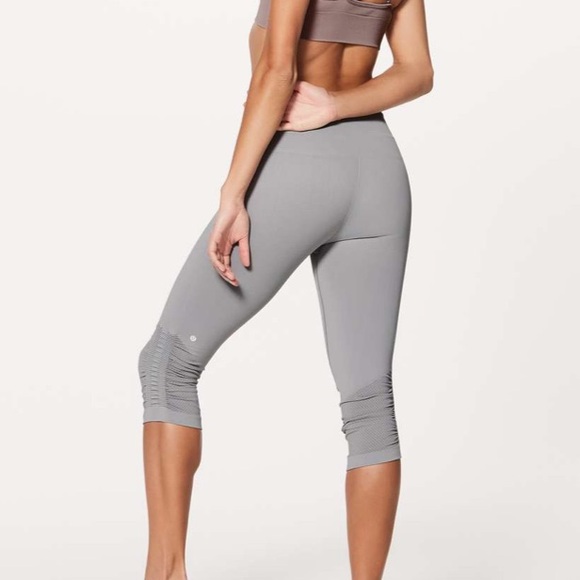 RARE LULULEMON- Sage Green- Sz 6- TARYN TOOMEY- Awakening Cropped Legging 17” - Picture 5 of 9